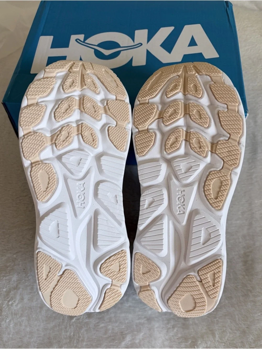 Hoka Clifton 10 Black/White and Rose Gold Low-Profile Running Sneaker Sz 9.5